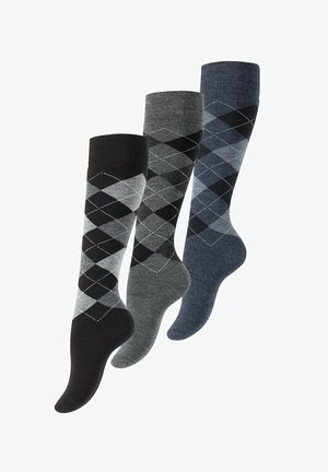 Drei Paare knielanger Socken in Schwarz, Grau und Dunkelblau. Jede Socke hat ein Argyle-Muster mit Diamantformen und kontrastierenden Farben.