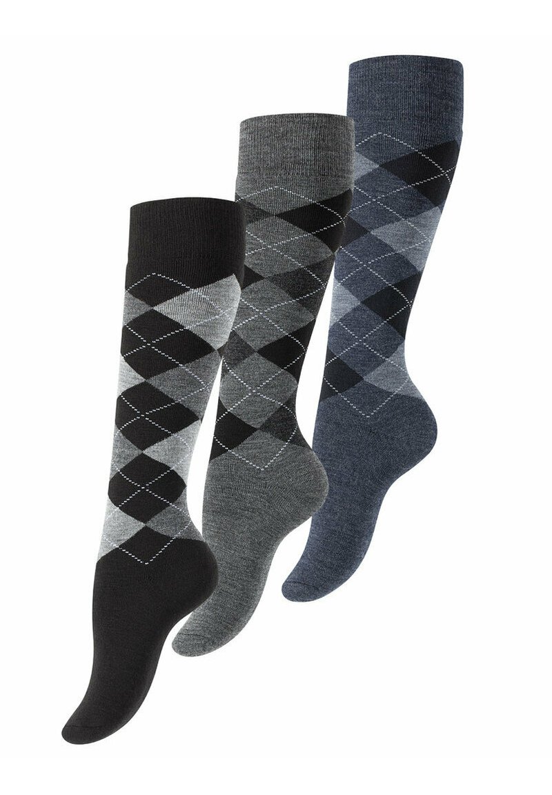Drei Paare knielanger Socken in Schwarz, Grau und Dunkelblau. Jede Socke hat ein Argyle-Muster mit Diamantformen und kontrastierenden Farben.