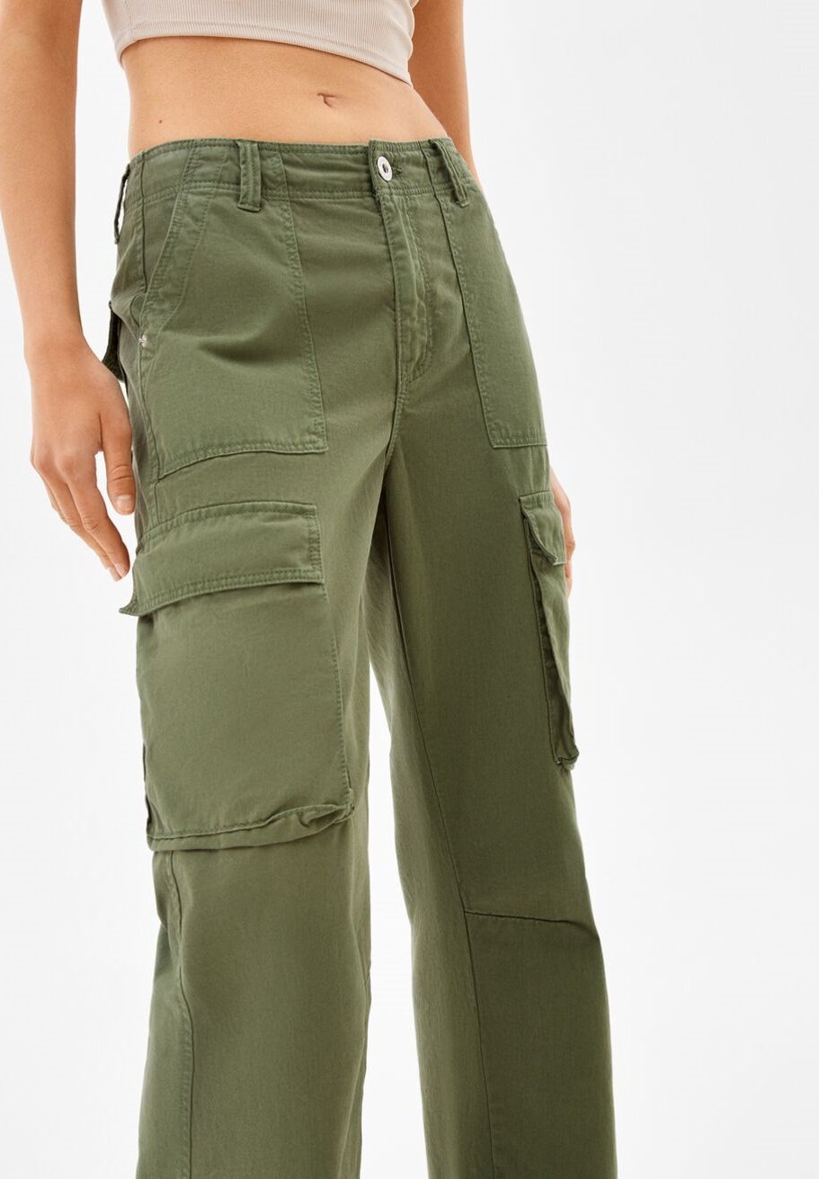 Bershka STRAIGHT FIT - Cargo trousers - dark green - Zalando.de