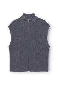 Grå ærmeløs sweater med høj krave og ribbet tekstur, med en frontlynlås og en boxy design.