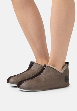 Shepherd LINA - Tøfler - stone oiled antique