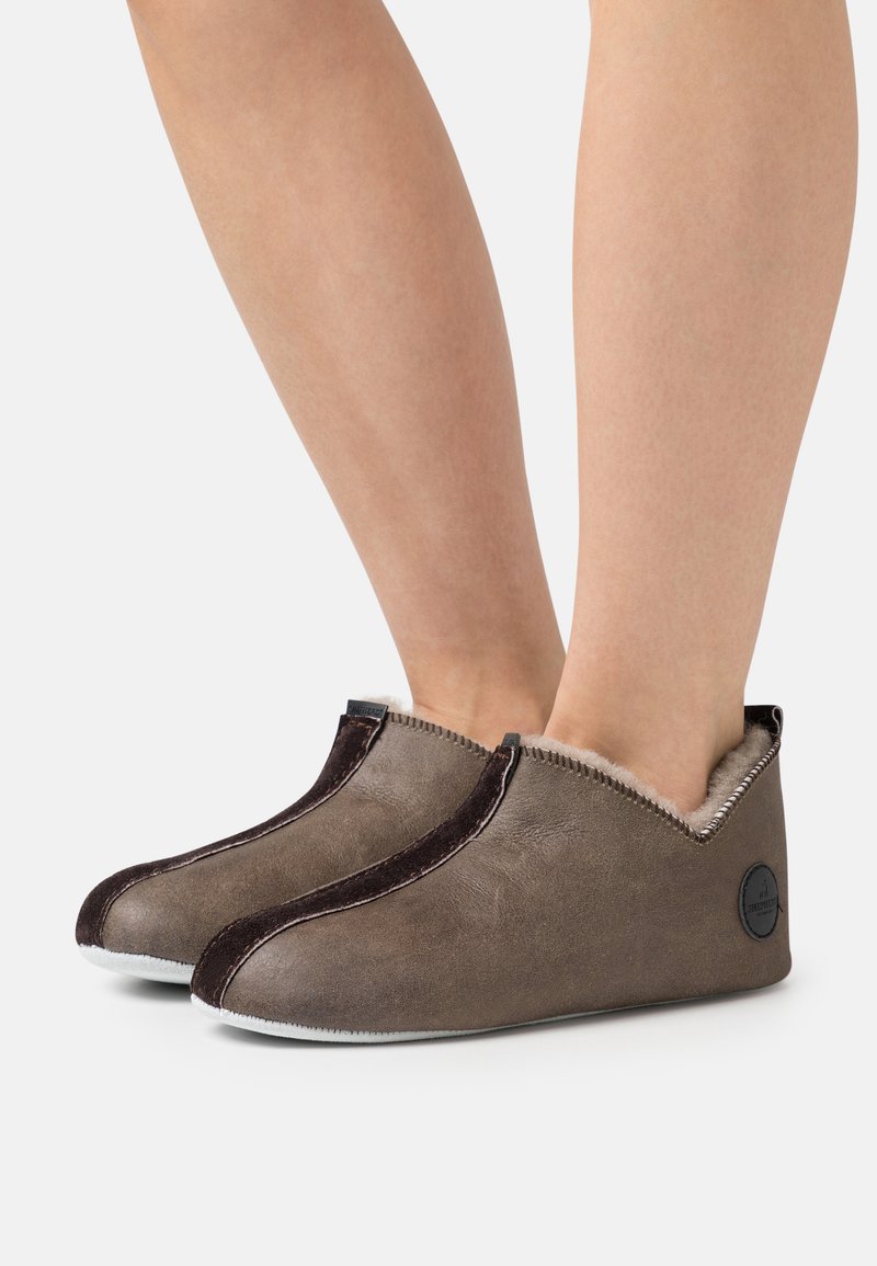 Shepherd LINA - Tofflor & inneskor - stone oiled antique
