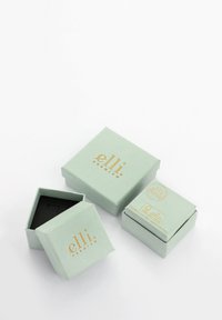 MIntgrønne gaveæsker med guldtekst; en kvadratisk og en hexagonal; begge har sort indre. Viser et premium emballagedesign.