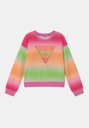 Bluza z długim rękawem i okrągłym dekoltem z różowo-pomarańczowo-zielonymi gradientowymi paskami oraz dużym haftowanym logo Guess na piersi.