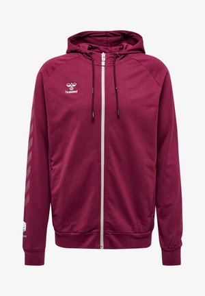 Bordeauxkleurige zip-up hoodie met een voorkant rits, trekkoord kap, en contrasterend wit logo; heeft diagonale witte strepen op de mouwen.