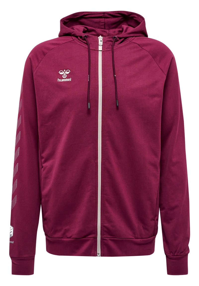 Veste à capuche bordeaux avec fermeture éclair sur le devant, capuche avec cordon de serrage et logo blanc contrastant ; elle présente des rayures blanches diagonales sur les manches.