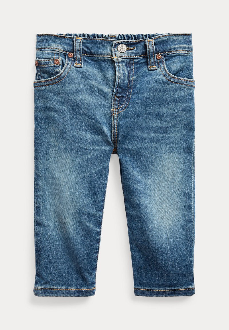 Denim babyjeans i medium blå. Har elastisk midjebånd, fem lommer, kopperdetaljer og lys falming ved knærne. Rett benutskjæring.