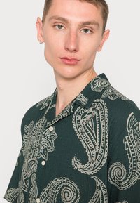 Redefined Rebel RONNIE SHIRT BOXY FIT - Camisa - green gables