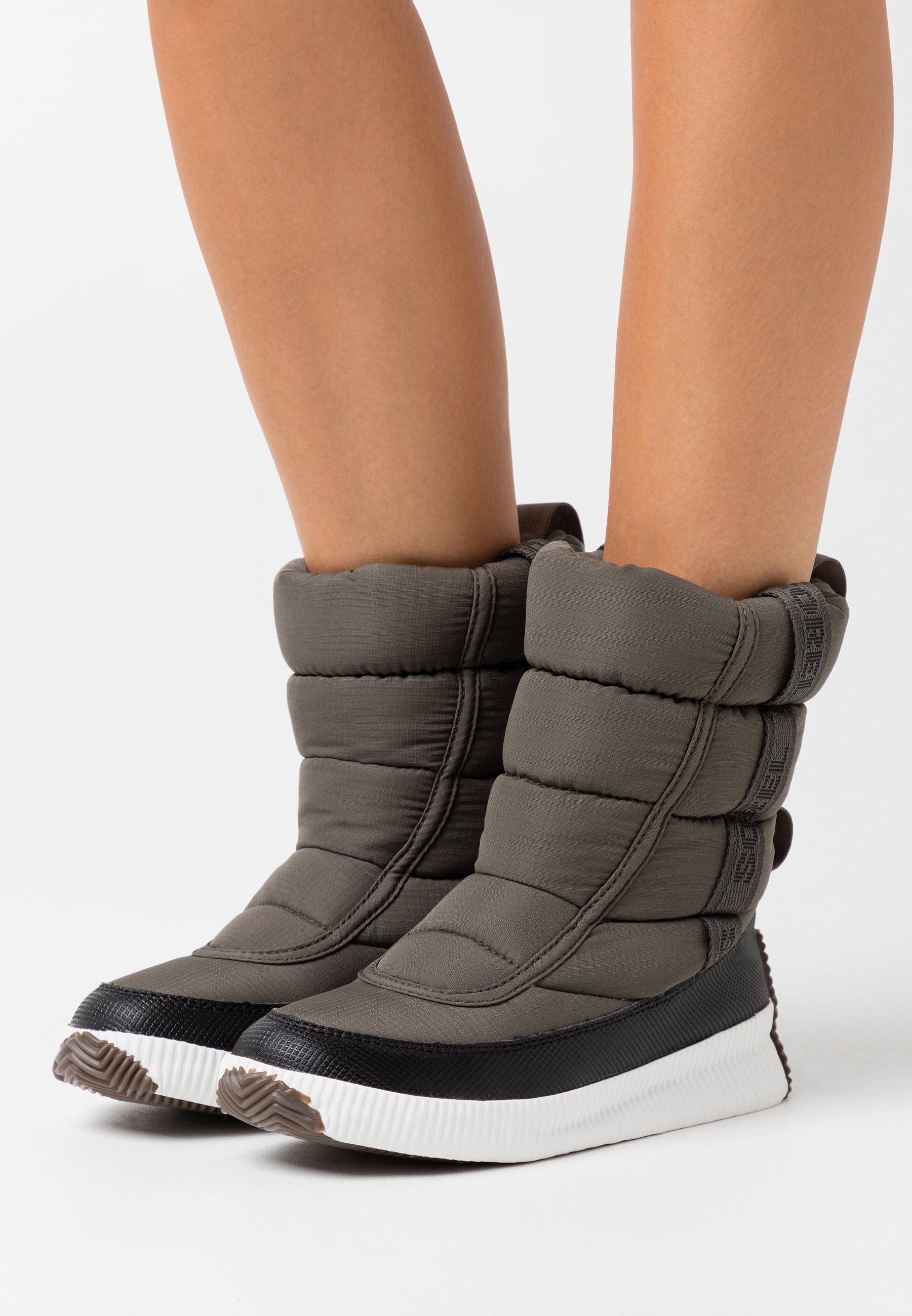 sorel mid boot