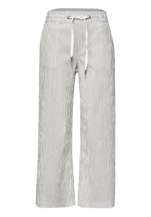 Pantalon large gris clair avec fines rayures noires verticales et cordon blanc à la taille élastique, vue de face sur fond blanc.
