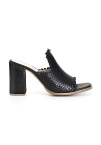 Korolliset pistokkaat - black