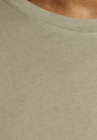 Jack & Jones JJENOA TEE CREW NECK - T-shirts basic - crockery