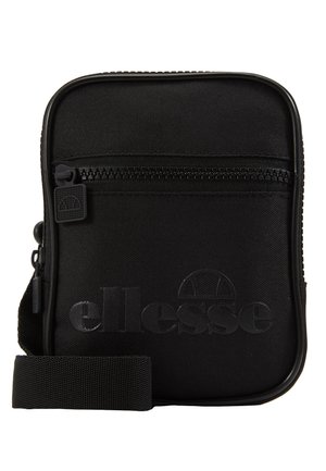 Bolso negro bandolera hecho de nailon texturizado, con un bolsillo delantero con cremallera, correa ajustable y logotipo en relieve en la parte delantera.