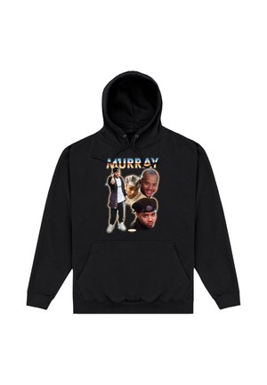 Schwarzer Kapuzenpullover mit einer Collage aus vier verschiedenen Porträts eines Mannes und dem Wort "MURRAY" darüber in stilisierter Schrift.