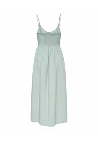 Robe maxi bleu clair sans manches avec bretelles spaghetti ajustables et corsage froncé, jupe ample et fluide, vue de dos.