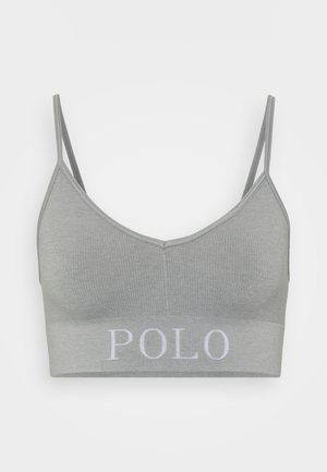 Pelēkā ribota bralette ar plānām regulējamām siksniņām un biezu joslu apakšā, uz kuras baltā krāsā ir uzraksts "POLO". Gluda tekstūra.