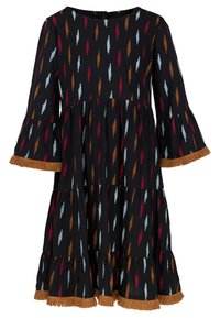 Mustat mekko, jossa on kerroksittainen muotoilu, ja se sisältää värikkään kuvion, jossa on sinisiä, punaisia ja ruskeita muotoja. Leveät hihat, joissa on fringedetail?