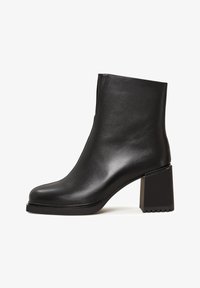 Unausgewählt, black
