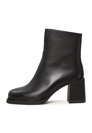 Cesare Gaspari Ankle Boot - black