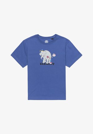 Blaue Baumwoll-T-Shirt mit einem Cartoon-Elefanten, einem Kind und dem Wort "ELEMENT" in fettem schwarzen Text, mit bunten Akzenten auf dem Elefanten.