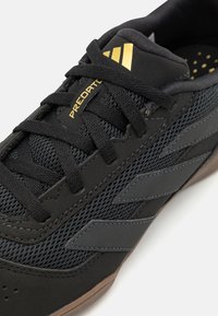 adidas Performance PREDATOR CLUB INDOOR SALA KIDS - Zaalvoetbalschoenen - core black/carbon/gold metallic