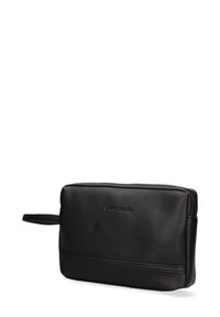 Borsa da toilette in pelle nera con finitura testurizzata, chiusura a zip, manico laterale e logo in rilievo. Forma rettangolare con design minimalista.