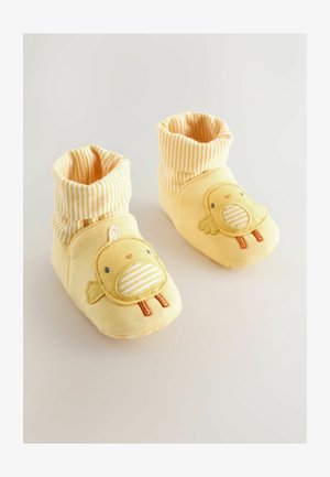 Sárga baba cipők csíkos szegéllyel, elöl hímzett csibe mintával, puha anyagból a kényelem érdekében.