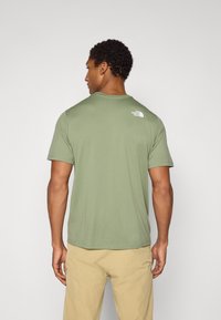 The North Face TEE - Camiseta deportiva - bark mist