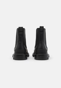 ARKET Botas clássicas de cano curto - black