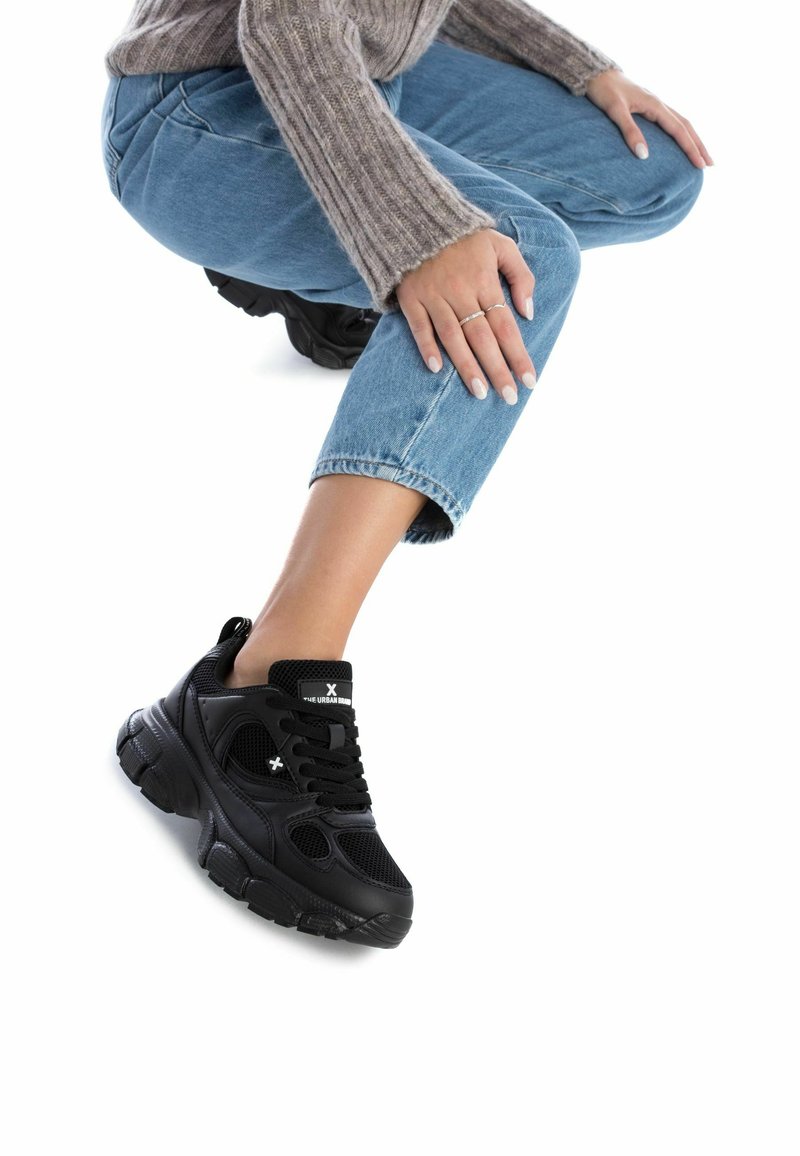 XTI Zapatillas - black