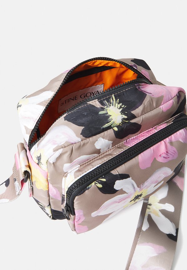 Cross body bag - wild flowers4