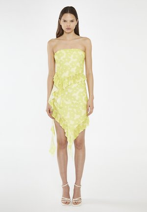 STRAPLESS ASYMMETRIC RUFFLE - Cocktailkleid/festliches Kleid - lime flower mesh
