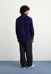 Carhartt WIP FLINT SHIRT - Skjorta - aura rinsed