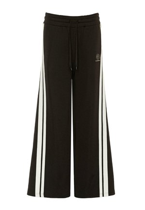 Pantaloni larghi neri realizzati in morbido tessuto, con vita regolabile tramite cordoncino e due strisce bianche sui lati. Presenta un dettaglio con logo sul davanti.