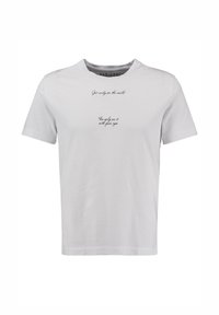 Camiseta blanca de algodón con cuello redondo. Presenta texto negro en la parte frontal que dice: "Prepárate para el mundo," y "Solo lo ves con tus ojos."
