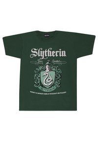Zelené bavlněné tričko s erbem Zmijozelu a hadem, bílý text "Slytherin Team Quidditch" a zdobné detaily.