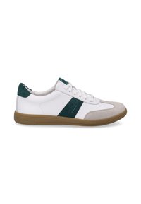 Sneaker blanche avec des accents en daim vert et un bout en daim gris. Dotée d'une semelle en caoutchouc et de lacets plats blancs, elle présente un design sportif.