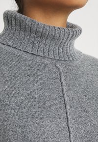 Noisy May Stickad tröja - mottled grey