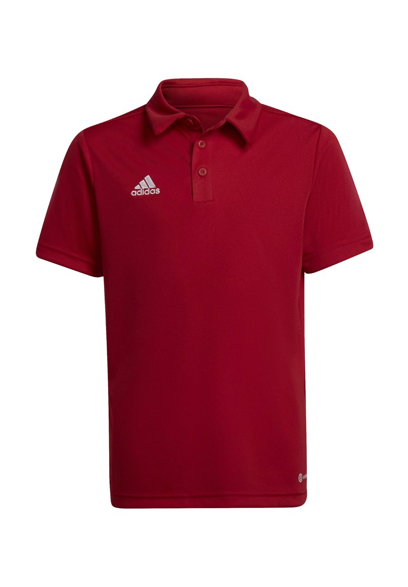 Polo shirt in poliestere rosso con colletto, maniche corte, pattina con tre bottoni e logo Adidas bianco sul lato sinistro del petto.
