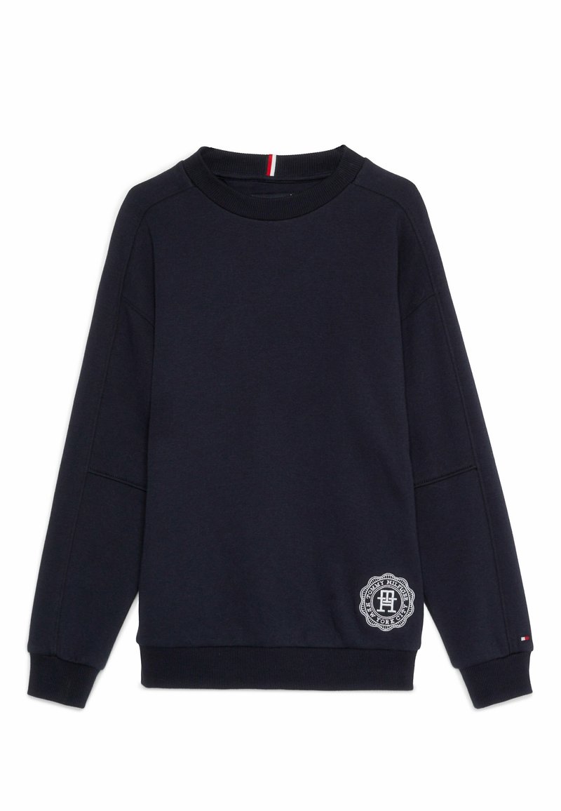 Sudadera de marina con cuello redondo, puños y dobladillo acanalados. Presenta un parche de logo en blanco en la parte inferior delantera y un acento rojo en el cuello.