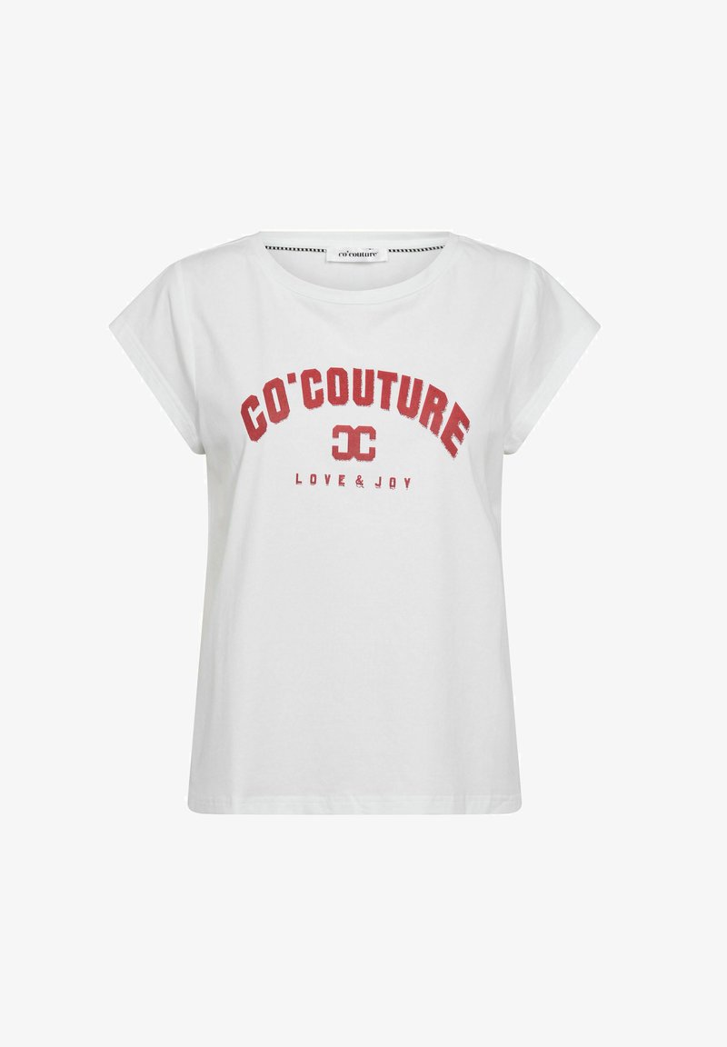 Camiseta de algodón blanca con mangas cortas, que presenta un estampado gráfico rojo que dice "CO'COUTURE LOVE & JOY" en la parte frontal.