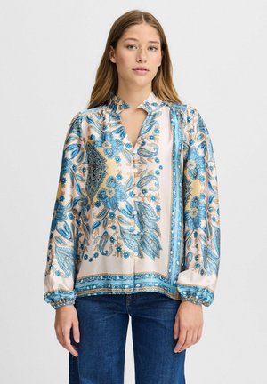 Silkebluse med blomster- og paisleymønster i blå og crème, med en nøglehulsudskæring, pufærmer og samlede manchetter.