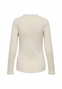 Långärmad krämfärgad topp i mjukt material, med volanger vid kragen och ärmsluten samt en smal passform.