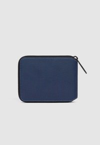 Pochette blu navy con cerniera, superficie texture, dotata di una zip nera e di forma rettangolare, adatta per organizzare piccoli oggetti.