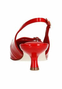 Scarpa rossa con tacco alto, finitura lucida, cinturino alla caviglia, punta arrotondata e tacco corto svasato. Texture liscia con dettagli minimi.