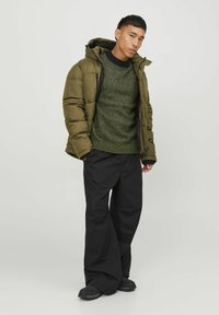 Jack & Jones JCOSPACE MOCK NECK - Džemper - olive night