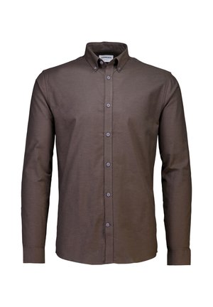 Brun långärmad skjorta med knappkrage, tillverkad av mjukt tyg, med knappar framtill och matchande knappdetaljer.