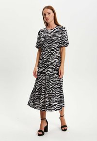 Liquorish ZEBRA OPEN BACK MIDI  - Day dress - multi coloured