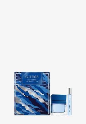 Coffret cadeau GUESS Seductive Homme Blue avec boîte bleue à motifs, flacon de parfum carré et flacon spray fin.