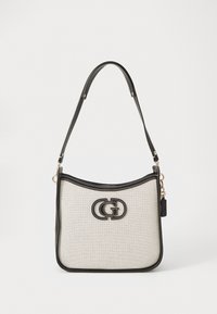 Torba na ramię z płótna w jasnoszarym kolorze z czarnymi wykończeniami. Charakteryzuje się eleganckim designem, regulowanym paskiem oraz wyraźnym czarnym logo na przedniej stronie.